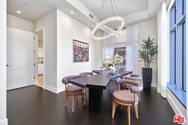 Building Photo - 10776 Wilshire Blvd