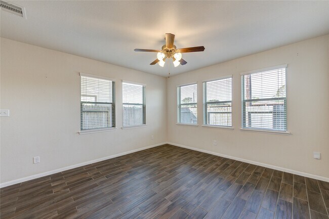 Building Photo - 8335 Hawthorn Vly Ln