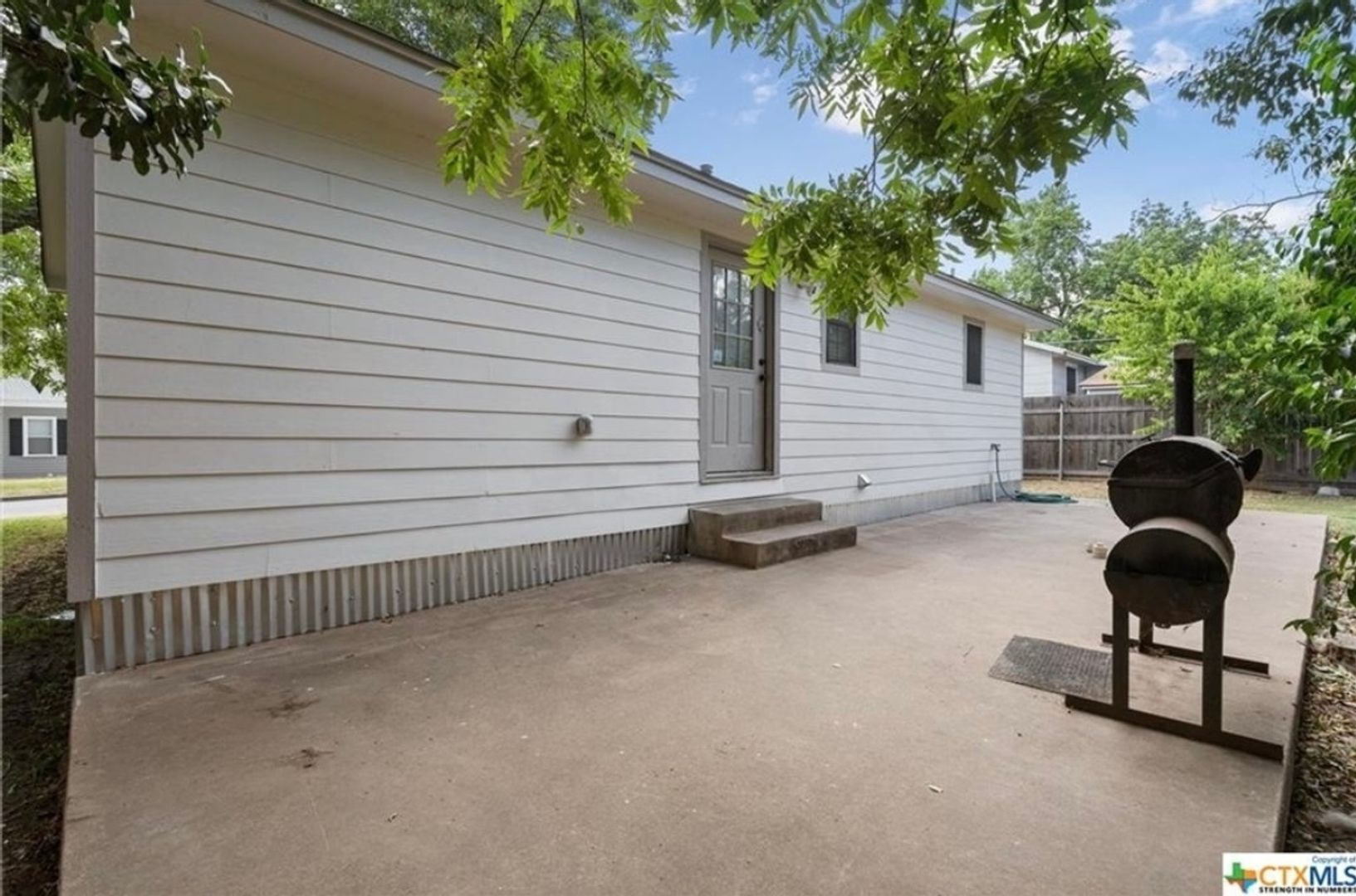 Building Photo - 610 Vernon St