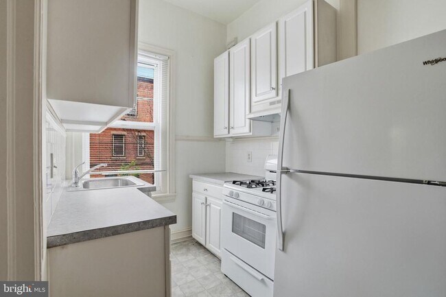 Building Photo - 2441 Brown St
