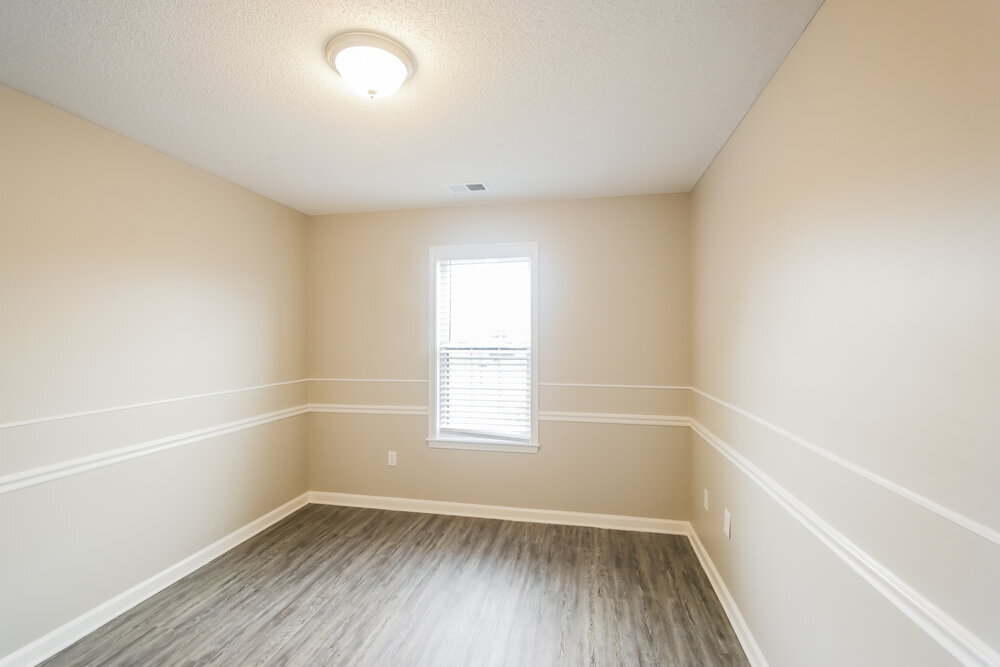 Building Photo - 5431 Fernglen St