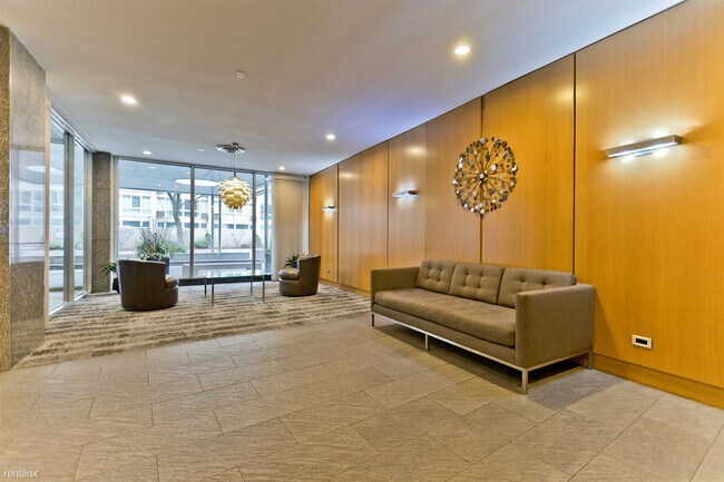 Building Photo - 2 br, 2 bath Condo - 2930 N Sheridan Rd Ap...