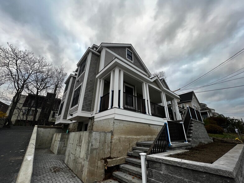 Building Photo - 13 Greylock Rd
