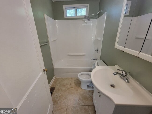 Building Photo - 1040 Shepherds Ln NE