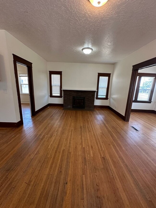 Building Photo - 2037 8th Ave