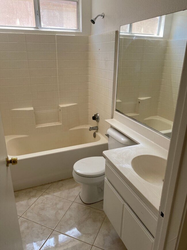 Building Photo - 4 BEDROOM ADELANTO HOME