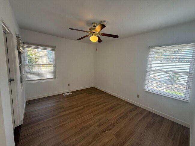 Building Photo - Spacious and Beautiful Home