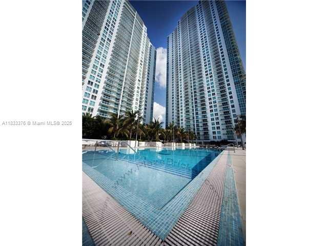 Building Photo - 950 Brickell Bay Dr