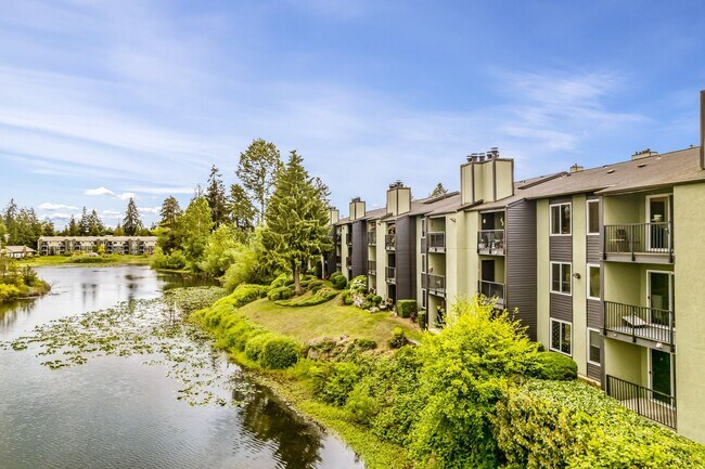 Building Photo - 2 Bedroom 2 Bathroom Sits Right on the Sho...