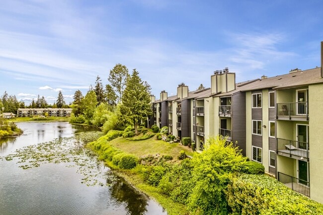 Building Photo - 2 Bedroom 2 Bathroom Sits Right on the Shore of Lake Beverly