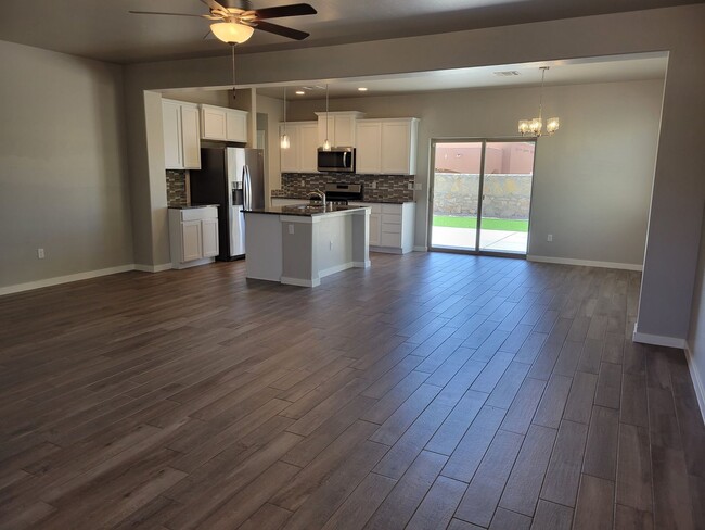 Building Photo - Beautiful 3 bedroom/2 Bath Home!