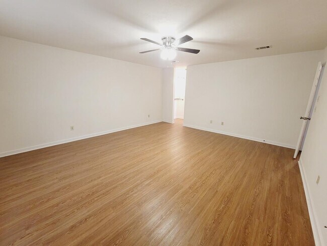 Building Photo - 1555 San Luis Rd