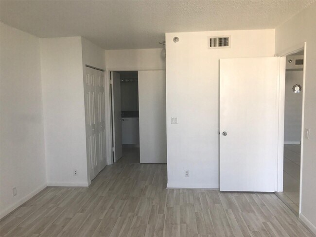 Building Photo - 3300 NE 191st St