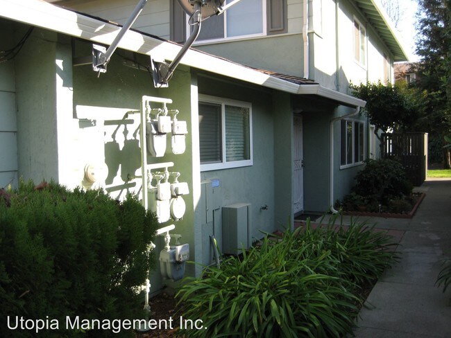 Building Photo - 2 br, 1 bath House - 1493 Del Rio Circle #A