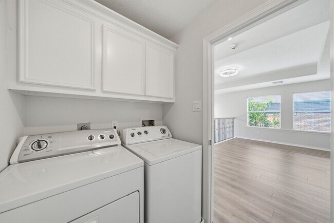 Building Photo - 1413 Whispering Pines Dr