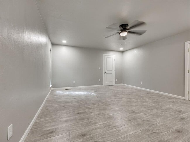 Building Photo - 11609 Twisted Oak Rd