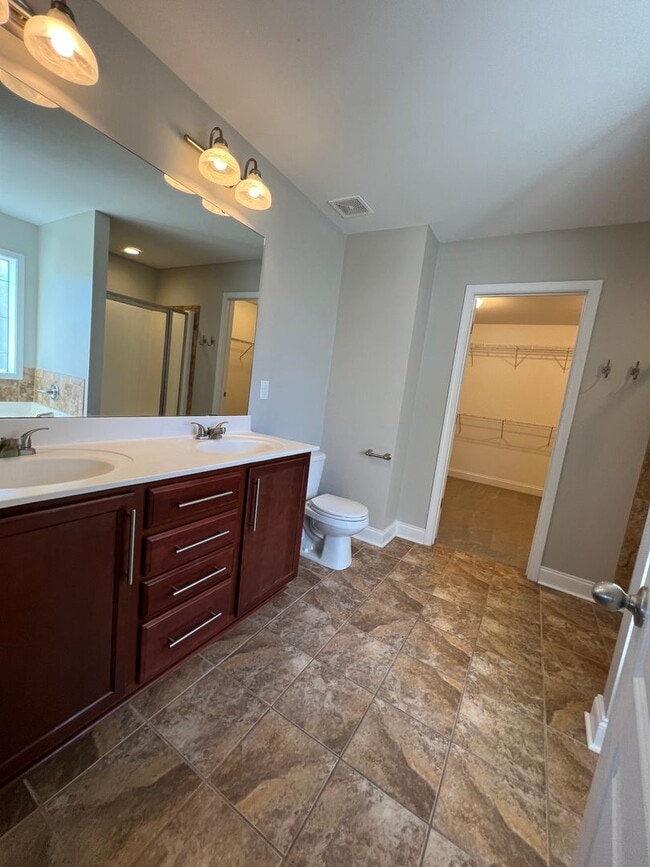 Building Photo - Beautiful 4 Bed, 2.5 Bath Westgate Home