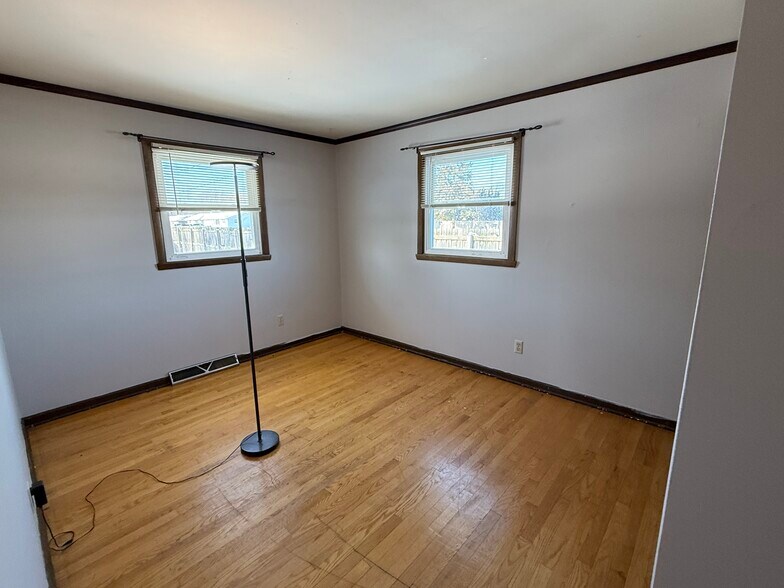 Building Photo - 1016 Fieldcrest Dr