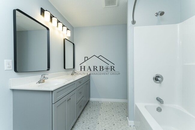 Building Photo - Contemporary 2 Bedroom Townhome - Kasson MN