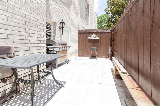 Building Photo - 3780 Tanglewilde St