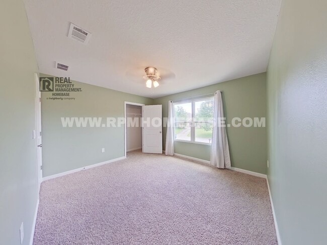 Building Photo - Spacious 5-Bedroom Home with Bonus Living ...