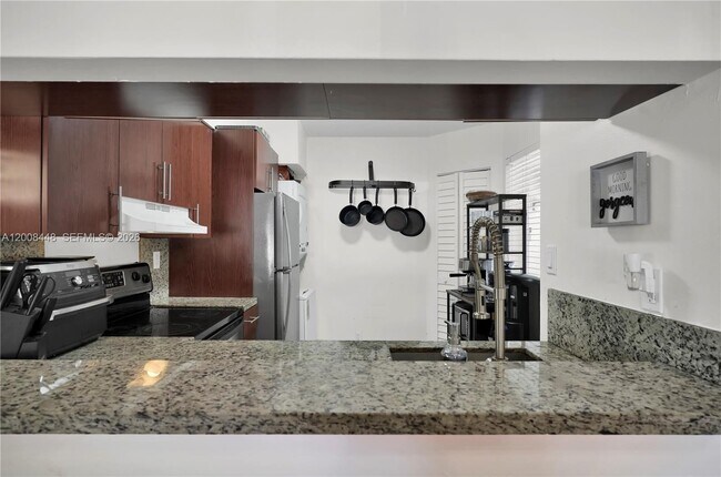 Building Photo - 9503 SW 140th Ct