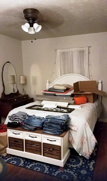 Master Bedroom - 404 Briggs St