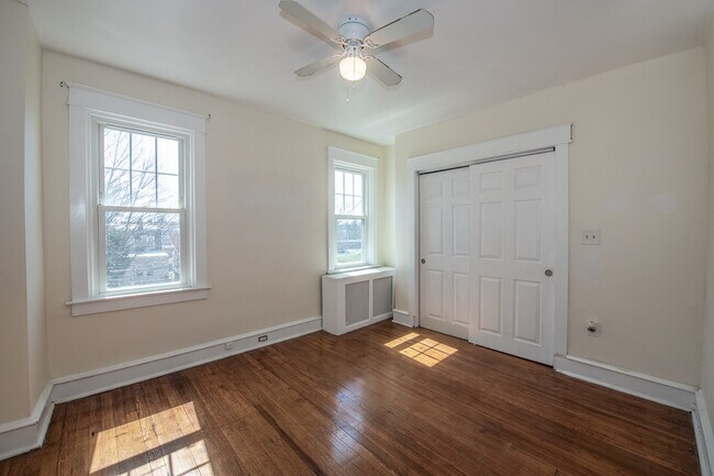 Building Photo - 505 E 19th St