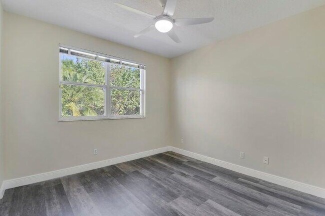 Building Photo - 3033 SE Brierwood Pl