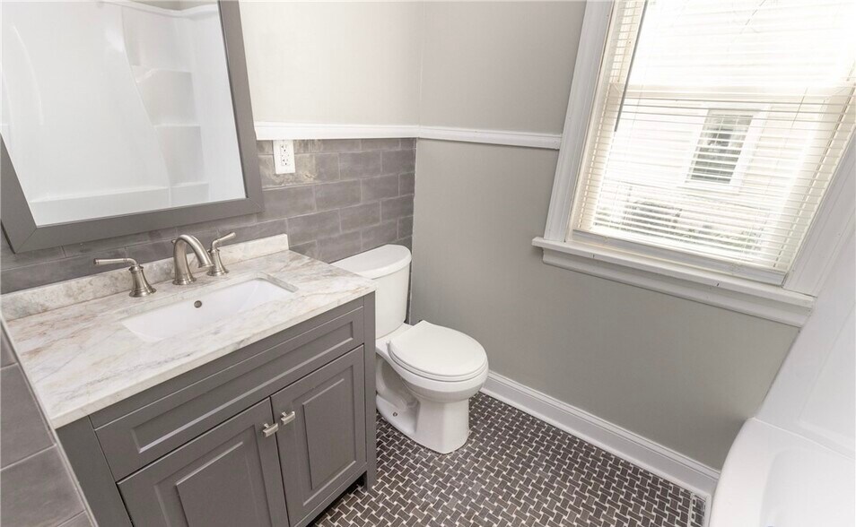 Full Bath - 1302 Mount Erin Dr