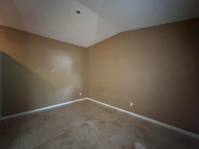 Building Photo - 1165 Crystal Way