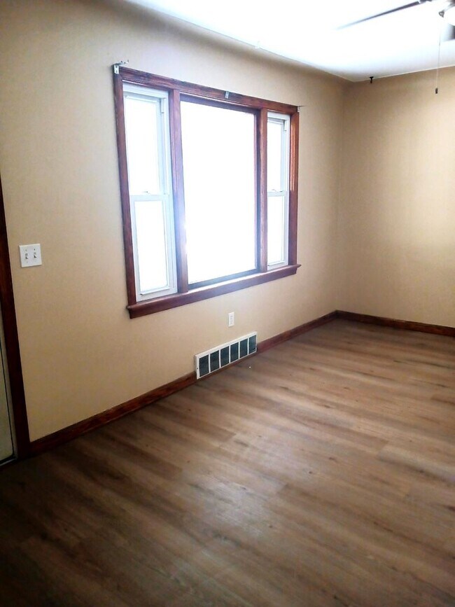 Building Photo - Three Bedroom 2 bath home in Struthers