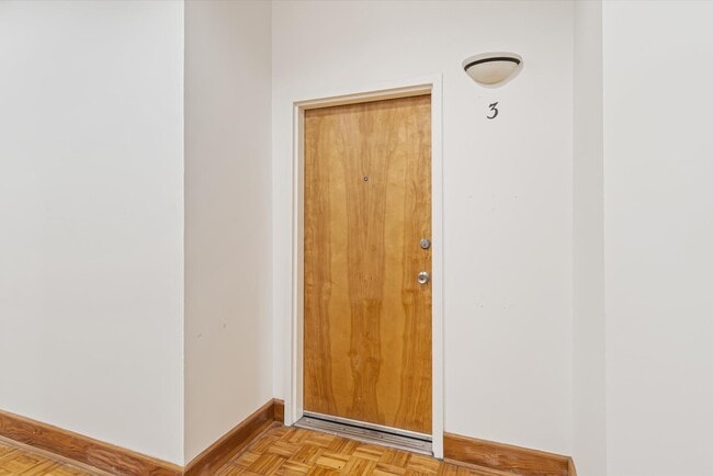 Building Photo - 101 N Chestnut St Apt 3