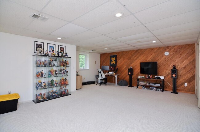 Building Photo - 4471 Hillside Ct