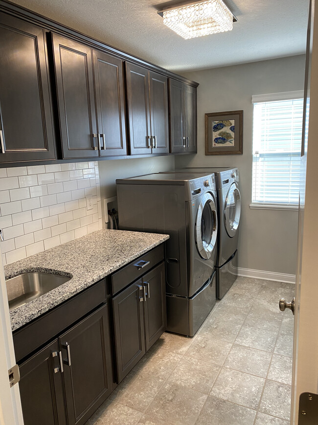 Laundry Room - 6251 Upper Albany Crossing Dr