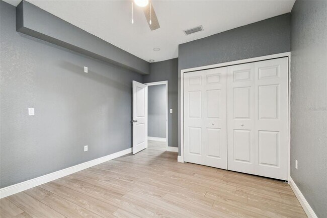Building Photo - 6810 N Navin Ave