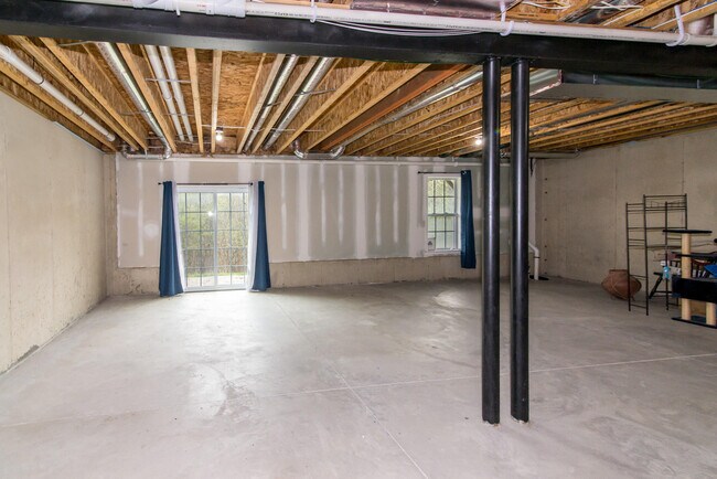 Building Photo - 2544 Oxford Cir