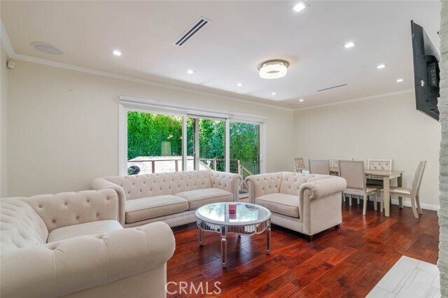 Building Photo - 660 Woodbury Rd