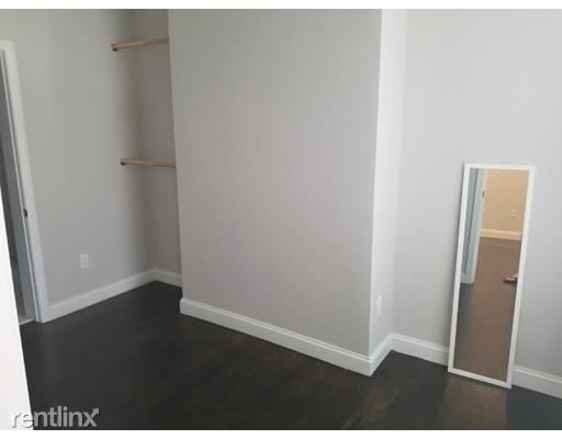 Building Photo - 1 br, 1 bath  - 62 W Rutland Sq 4