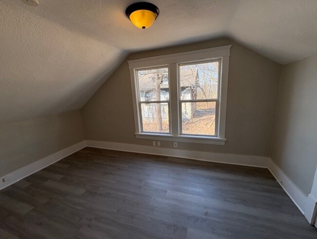 Building Photo - Truly Updated 2-Bedroom Rental Near North Akron Conveniences