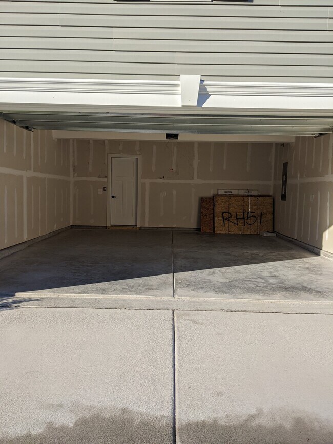Building Photo - 155 Country Oaks Ln