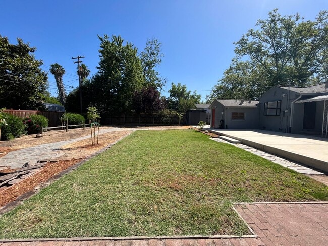 Building Photo - Spacious 3 bed 1bath home available in Ard...