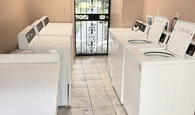 Building Photo - Beautiful 1/1 All Remodeled Condo for rent Close to Downtown Orlando.