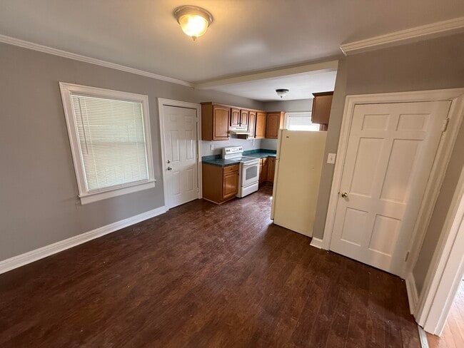 Building Photo - 1107 Highland Park Dr