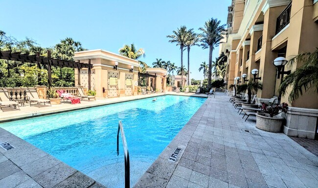 Building Photo - Annual (furniture Optional) furnished/Seasonal/short term 2 bedroom 2 bath In the Renaissance