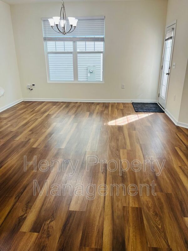 Building Photo - 1018 Brightskies St