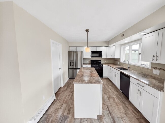 Building Photo - Beautiful Condo In Revere MA!