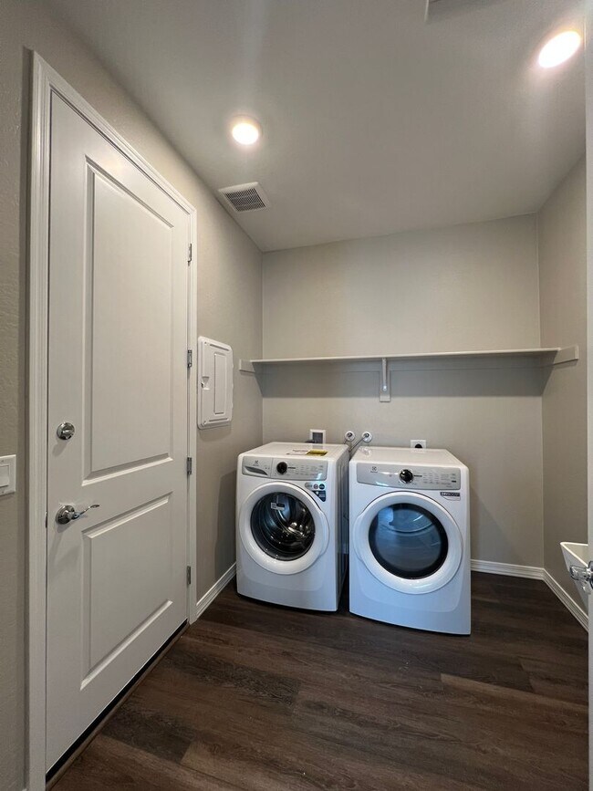 Building Photo - Brand New Home In Pronghorn Ranch!