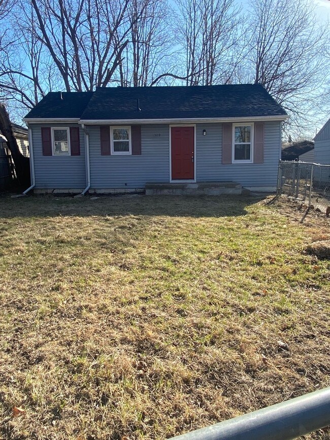 Primary Photo - 2 Bedroom on the East Side - Fenced In Bac...