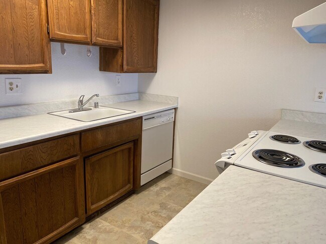 Building Photo - Spacious 2bd/2ba Fair Oaks Duplex with Garage